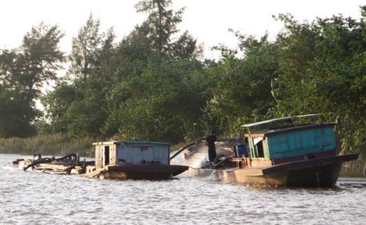 Vì sao hàng chục nghìn m2 đất ở bãi sông Hồng bị cho thuê trái thẩm quyền?