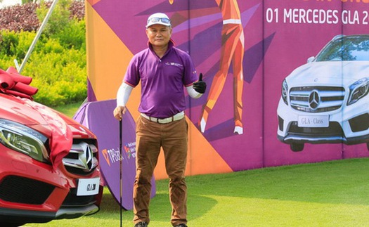 Golf thủ thắng xe hơi 1,5 tỷ chỉ với một cú đánh