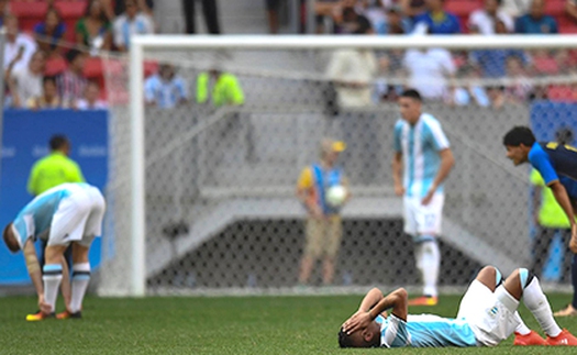 Argentina bị loại từ vòng bảng: Hậu duệ của Messi đá thế này thì nguy