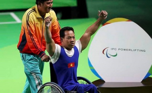 Nửa tỷ đồng tiền thưởng cho nhà vô địch Paralympic Lê Văn Công