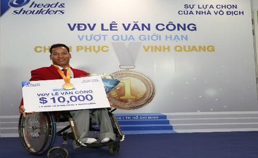 Lực sĩ Lê Văn Công được thêm 10.000 USD tiền thưởng