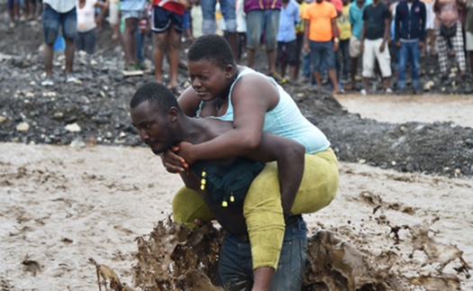 VIDEO: Siêu bão Matthew làm 900 người Haiti thiệt mạng, 3 triệu người Mỹ phải sơ tán