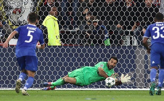 De Gea ca ngợi màn trình diễn đỉnh cao của Buffon trước Lyon