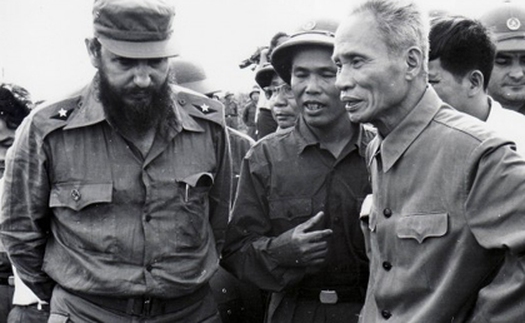 VIDEO: Thước phim vô giá về lãnh tụ Fidel Castro tại sân bay Gia Lâm 1973