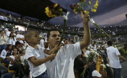 XÚC ĐỘNG: Đối thủ của Chapecoense tổ chức lễ tưởng niệm các cầu thủ xấu số