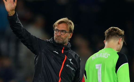 Juergen Klopp 'chửi khéo' anh em nhà Neville khi bảo vệ thủ môn của Liverpool