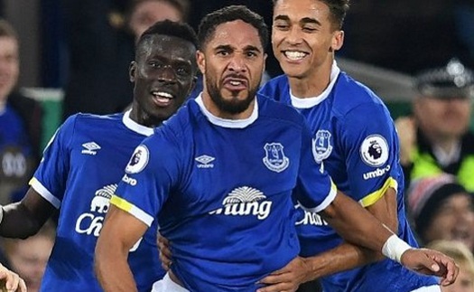 Fan Arsenal MẮC CỠ vì lỡ cười nhạo hậu vệ của Everton