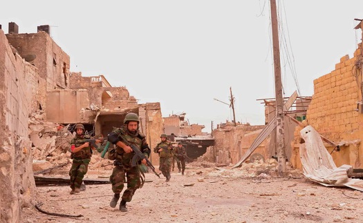 Khoảng lặng chết chóc ở Aleppo: Hoang mang không biết 'bắn' hay 'ngừng'