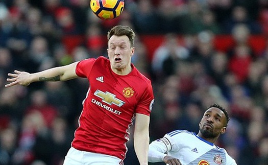 Phil Jones hoàn toàn chinh phục Mourinho và sắp lập kỷ lục đặc biệt