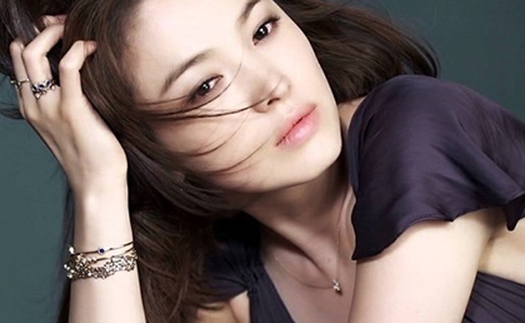 Song Hye Kyo tặng 150 triệu won tiền thắng kiện cho các nhà thiết kế trẻ