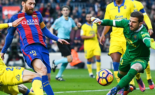 Messi cân bằng kỷ lục của Raul: Ngày lịch sử ngả mũ trước huyền thoại