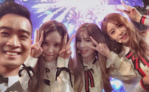 T-Ara 'đốt nóng' sân khấu, 'selfie' dễ thương bên SlimV