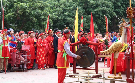 Không chém lợn giữa sân đình tại lễ hội làng Ném Thượng