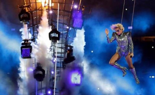 Màn diễn đẳng cấp của Lady Gaga tại Super Bowl 2017