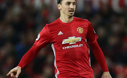 Fan Man United nức lòng khi Ibrahimovic biến hậu vệ Leicester thành 'gã hề'