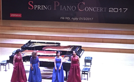 Hiếm hoi nghe tiếng đàn piano của con gái nhạc sĩ Phú Quang