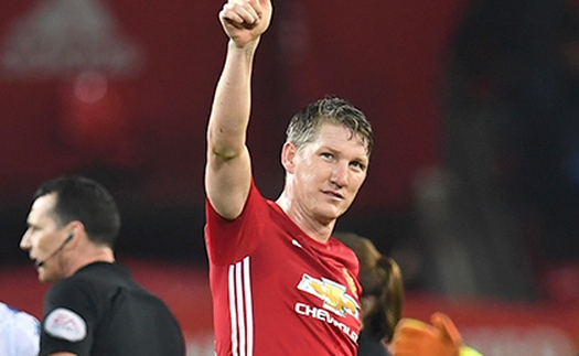 Cách hành xử của Mourinho kém xa Schweinsteiger