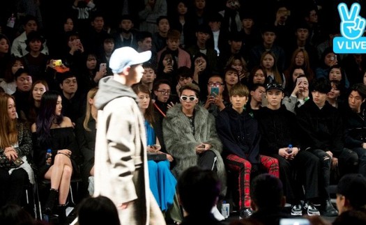 Sơn Tùng M-TP ngồi cạnh Seventeen tại Seoul Fashion Week