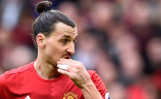 Ibrahimovic thất vọng với đồng đội: 'Tôi là con sư tử duy nhất ở Man United'