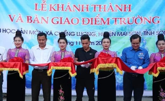 Độ Mixi tham dự lễ khánh thành và bàn giao điểm trường tại Sơn La