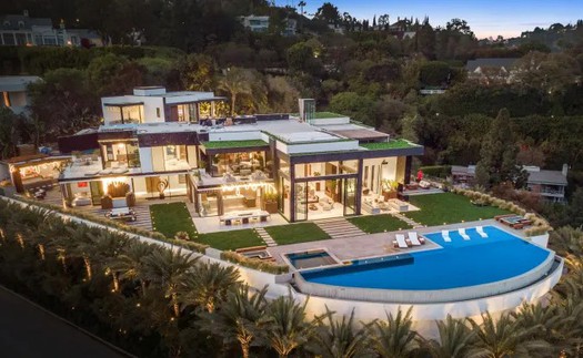 Dinh thự xa hoa rộng gần 10.000 m2 mất 10 năm xây dựng, hàng xóm là sao hạng A Hollywood, nhưng bị rớt giá vì một lý do không ngờ