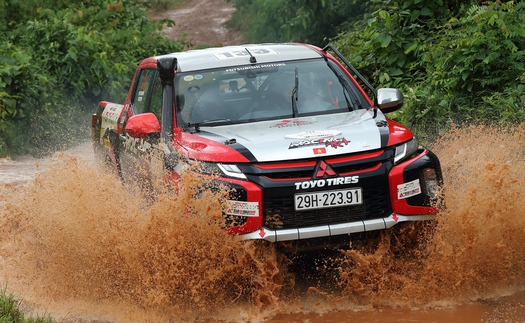 Đội đua Việt Nam lái xe vượt 1.200 km sang Thái thi đấu: 10 xe hậu cần, mượn cả xe biển số nước ngoài