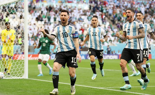 Messi ghi bàn đầu tiên ở World Cup 2022, CĐV Argentina mơ Bóng vàng