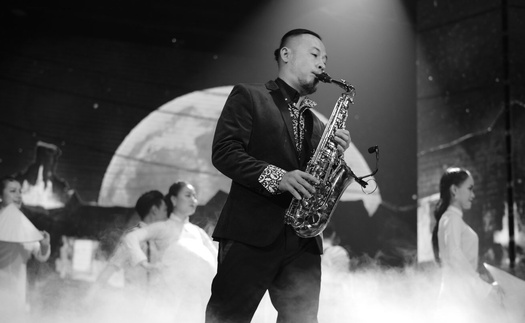 Nghệ sĩ saxophone Lê Duy Mạnh ra mắt đĩa than 'Cô đơn'