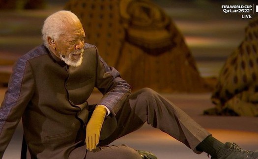 Lý do đau lòng sau đôi găng tay Morgan Freeman mang ở khai mạc World Cup