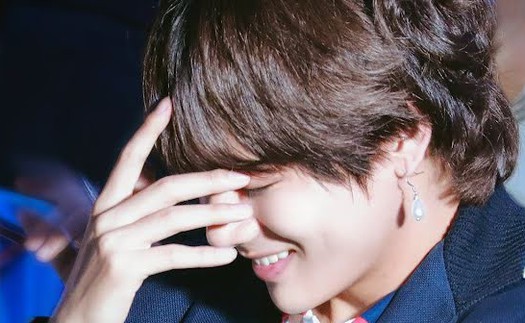 BTS bật cười khi nghe V trả lời về lịch sử hẹn hò