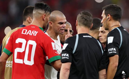 Pepe: 'Trọng tài thế thì trao Cúp cho Argentina luôn đi'