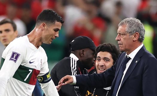 HLV Bồ Đào Nha không hối hận vì để Ronaldo dự bị