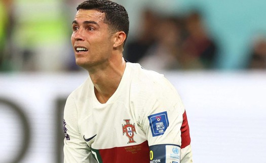 Thống kê đáng buồn của Ronaldo: Chạm bóng 10 lần, sút 1 lần trước Ma rốc