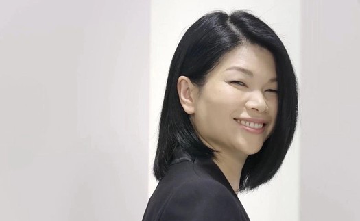 Nhà nghèo, kém sắc nhưng cô gái này đã vươn lên trở thành người mẫu đình đám trên sàn quốc tế, sáng lập thương hiệu thời trang riêng nhờ kiên trì 4 nguyên tắc sống