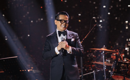 Đẳng cấp như NTK Thái Công: Chi 1,5 tỷ đồng mở tiệc ra mắt sách, khách mời toàn đại gia và ‘cá mập’, đích thân trình diễn ảo thuật ngay trên sân khấu 