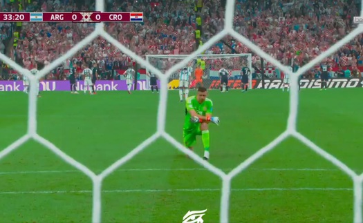 Martinez quay lưng, không dám nhìn Messi đá penalty