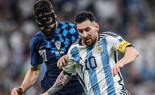 Khoảnh khắc thiên tài: Messi 'vờn' trung vệ hay nhất World Cup rồi kiến tạo cho Alvarez ghi bàn