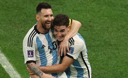 Argentina: Có Alvarez, Messi chạm một tay vào cúp vàng 