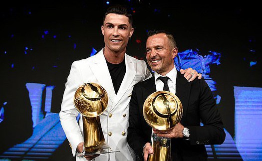 Ronaldo mâu thuẫn với siêu cò Mendes, sẽ tự quyết định tương lai