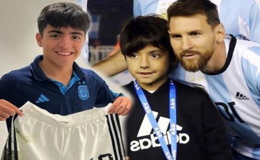 Cậu bé đặc biệt được Messi nhận làm con đỡ đầu: Lý lịch cực khủng, lớn lên phổng phao, được kỳ vọng tiếp nối sự nghiệp của 2 người cha vĩ đại