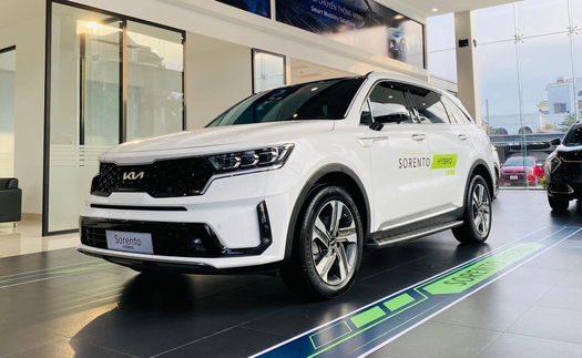 Kia Sorento hybrid ồ ạt về đại lý: Giá từ 1,4 tỷ đồng, bản cắm sạc đắt hơn nửa tỷ so với máy xăng