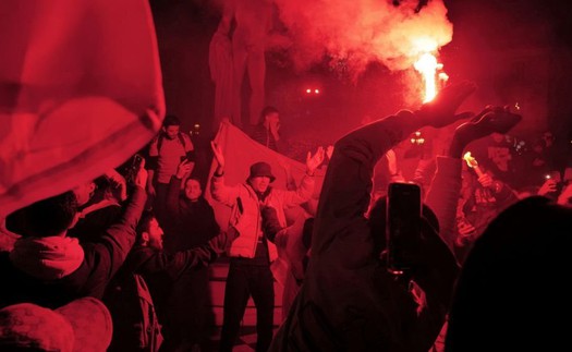 Fan 'đi bão' khắp châu Âu mừng Ma rốc lần đầu vào tứ kết World Cup 