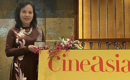 TS Ngô Phương Lan nhận giải thưởng CineAsia tại Thái Lan