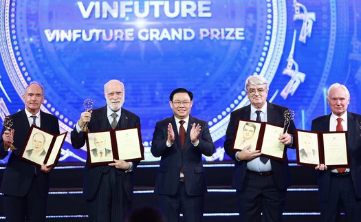 Chân dung những cha đẻ Internet, có người được xem là hình mẫu Kiến trúc sư trong phim Ma trận