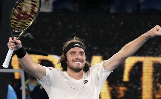 Kết quả Australian Open hôm nay 24/1: Tsitsipas, Azarenka vào bán kết