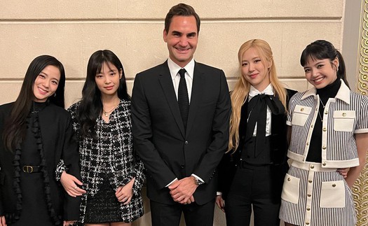 Vì các con, Federer tươi như hoa bên dàn sao nữ BLACKPINK