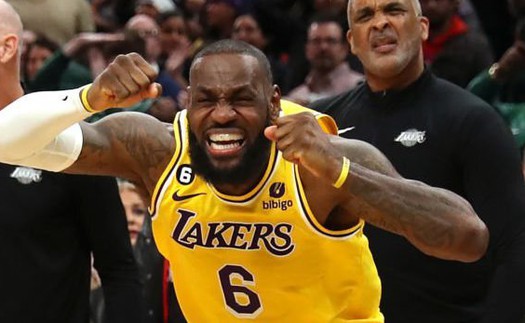 LeBron James nói gì trong phòng thay đồ sau thất bại trước Boston Celtics?