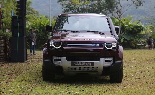 Land Rover Defender 130 giá từ 5,989 tỷ đồng tại Việt Nam: Hàng ghế 3 rộng thênh thang