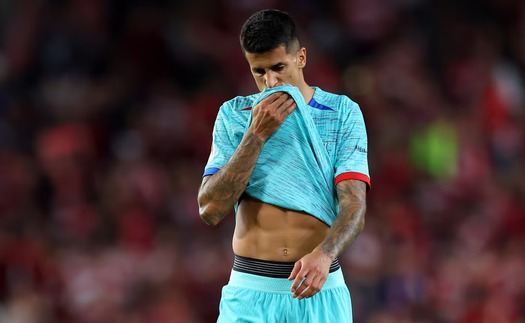 Khi Joao Cancelo bất cần người hâm mộ