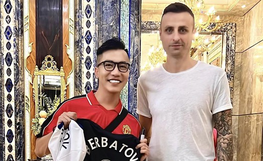 Cựu tiền đạo MU Dimitar Berbatov bất ngờ sang Việt Nam khiến fan ‘Quỷ đỏ’ phấn khích 